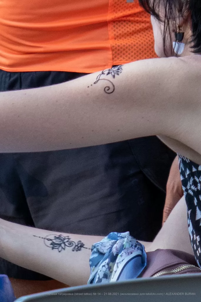 Временная тату с цветком на руке и плече девушки - Уличная тату (street tattoo) № 14–210821 2