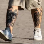 Парень у которого почти все тело в татуировках — уличная тату (street tattoo) № 15– tatufoto.com 230821 4