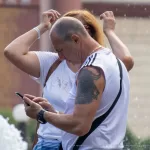 Старая тату с драконом на плече мужчины - Уличная тату (street tattoo) № 14–210821 5