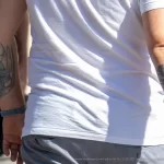 Старая тату с узорами браслетами на руках мужчины - Уличная тату (street tattoo) № 14–210821 4