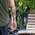 Тату голое дерево и дракон на руке парня - Уличная тату (street tattoo) № 14–210821 5