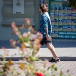 Тату голое дерево и сова внизу ноги парня - Уличная тату (street tattoo) № 14–210821 2