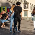 Тату девочки в школьной форме на руке парня - Уличная тату (street tattoo) № 14–210821 7