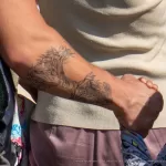 Тату дерево и мьельнер на запястье мужчины - Уличная тату (street tattoo) № 14–210821 2