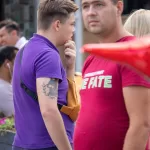 Тату доберман и лавровый венок на правом плече молодого парня - Уличная тату (street tattoo) № 14–210821 7