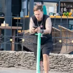 Тату кастет, надписи и маска на теле молодого парня - Уличная тату (street tattoo) № 14–210821 1