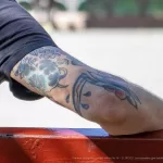 Тату коса с кровью и крыса на правой руке парня - Уличная тату (street tattoo) № 14–210821 2