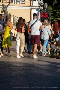 Фотография татуировки на ноге мужчины, выполненной в реалистичном стиле. Видны детализированные изображения, покрывающие голень.