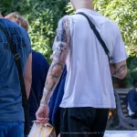 Тату нож, змея, терновник, грибы и молящаяся дева на левой руке парня - Уличная тату (street tattoo) № 14–210821 4