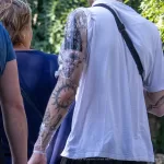 Тату нож, змея, терновник, грибы и молящаяся дева на левой руке парня - Уличная тату (street tattoo) № 14–210821 5