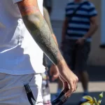 Тату огонь и голое дерево на правой руке парня - Уличная тату (street tattoo) № 14–210821 3