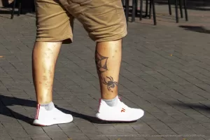 Тату паутина и паук на правой икре парня - Уличная тату (street tattoo) № 14–210821 3