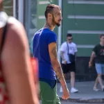 Тату прицел на лице парня, пики на руке и др - Уличная тату (street tattoo) № 14–210821 4