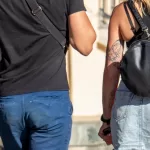 Тату рак на руке парня и тату бабочка на руке девушки - Уличная тату (street tattoo) № 14–210821 3