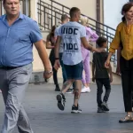 Тату роза из купюр на правой руке парня - Уличная тату (street tattoo) № 14–210821 3
