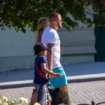 Тату с акулой и надписями на руке парня - Уличная тату (street tattoo) № 14–210821 8