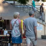 Тату с бабочкой на плече взрослой женщины - Уличная тату (street tattoo) № 14–210821 4