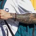 Тату с карпом на левой руке парня - Уличная тату (street tattoo) № 14–210821 2