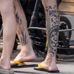 Тату с маори и трайбл узорами на теле мужчины - Уличная тату (street tattoo) № 14–210821 4