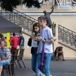Тату с монашкой и надписью SELL ARTS BUY DRUGS на левой руке парня - Уличная тату (street tattoo) № 14–210821 2