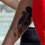 Тату с рыбой на правой руке парня - Уличная тату (street tattoo) № 14–210821 2