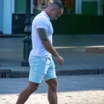 Фото тату на предплечье мужчины, выполненное в темных тонах. Рисунок татуировки представляет собой сложный узор с элементами готики и абстракции.