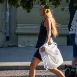 Тату три полоски браслетом на левой руке девушки - Уличная тату (street tattoo) № 14–210821 5