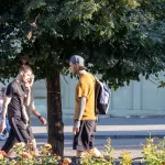 Тату череп на шее парня и блекворк на руке - Уличная тату (street tattoo) № 14–210821 7