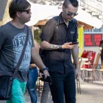 Трайбл узор в тату на правом запястье парня - Уличная тату (street tattoo) № 14–210821 7