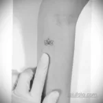 Фото мини тату лотос 07.08.2021 №051 - mini lotus tattoo - tatufoto.com