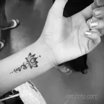Фото мини тату лотос 07.08.2021 №078 - mini lotus tattoo - tatufoto.com