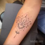 Фото рисунка тату с лотосом 07.08.2021 №111 - lotus tattoo - tatufoto.com