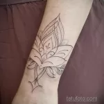 Фото рисунка тату с лотосом 07.08.2021 №171 - lotus tattoo - tatufoto.com