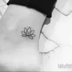 Фото тату лотос маленькая 07.08.2021 №009 - small lotus tattoo - tatufoto.com