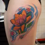 Фото тату лотос на бедре 07.08.2021 №009 - lotus tattoo on thigh - tatufoto.com