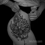 Фото тату лотос на бедре 07.08.2021 №013 - lotus tattoo on thigh - tatufoto.com