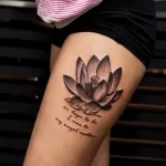 Фото тату лотос на бедре 07.08.2021 №039 - lotus tattoo on thigh - tatufoto.com