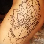 Фото тату лотос на бедре 07.08.2021 №046 - lotus tattoo on thigh - tatufoto.com