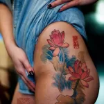 Фото тату лотос на бедре 07.08.2021 №047 - lotus tattoo on thigh - tatufoto.com