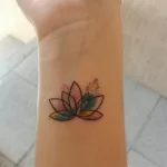 Фото тату лотос на запястье 07.08.2021 №025 - lotus tattoo on wrist - tatufoto.com