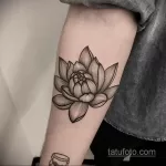 Фото тату лотос на запястье 07.08.2021 №027 - lotus tattoo on wrist - tatufoto.com