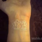 Фото тату лотос на запястье 07.08.2021 №049 - lotus tattoo on wrist - tatufoto.com
