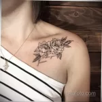 Фото тату лотос на ключице 07.08.2021 №006 - lotus tattoo on her collarbone - tatufoto.com