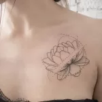 Фото тату лотос на ключице 07.08.2021 №007 - lotus tattoo on her collarbone - tatufoto.com