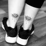 Фото тату лотос на ноге 07.08.2021 №021 - lotus tattoo on her leg - tatufoto.com