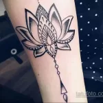 Фото тату лотос на ноге 07.08.2021 №027 - lotus tattoo on her leg - tatufoto.com