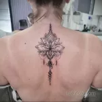 Фото тату лотос на спине 07.08.2021 №048 - lotus tattoo on back - tatufoto.com