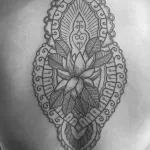 Фото тату лотос на спине 07.08.2021 №057 - lotus tattoo on back - tatufoto.com