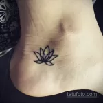 Фото тату лотос на щиколотке 07.08.2021 №020 - lotus tattoo on ankle - tatufoto.com
