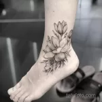 Фото тату лотос на щиколотке 07.08.2021 №022 - lotus tattoo on ankle - tatufoto.com